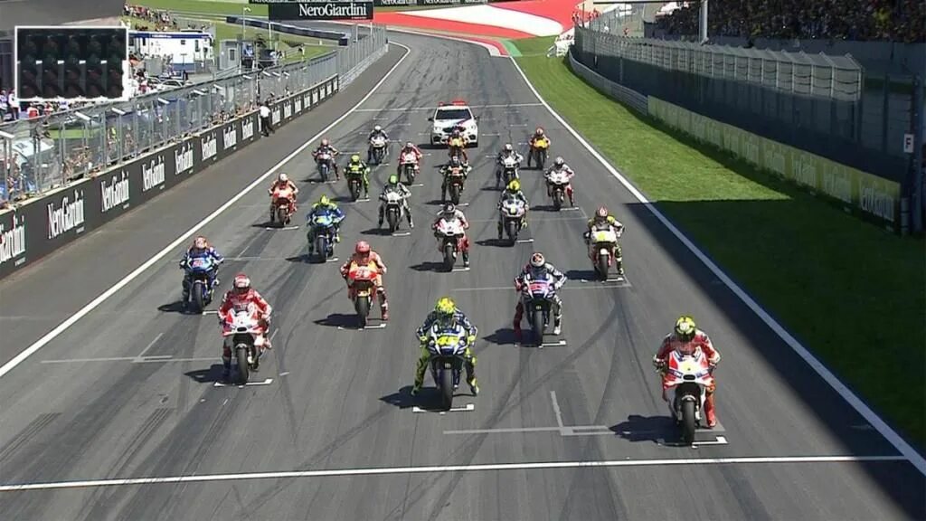 MOTOGP старт. 2017 MOTOGP World Championship. Мото GP на старте. Мотоцикл на старте.