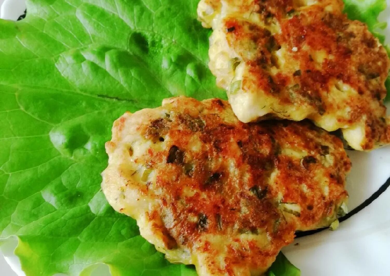 Рецепт котлет из рубленного мяса. Рубленые куриные котлетки из филе грудки. котлеты рубленые из куриной грудки. рубленые куриные котлетки из филе с сыром. рубленные куриные котлеты с сыром.