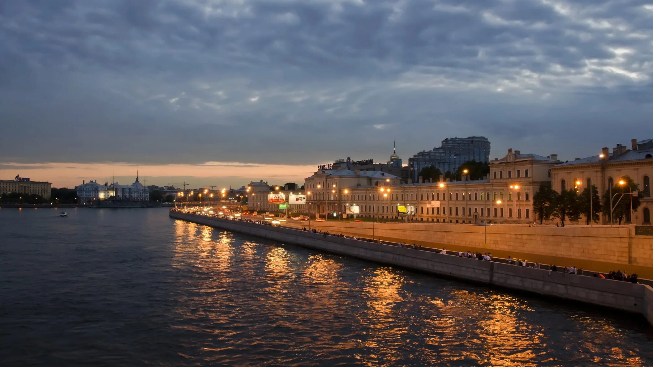 Былые ночи. Пироговская набережная Санкт-Петербург. Набережная Невы в Питере ночью.