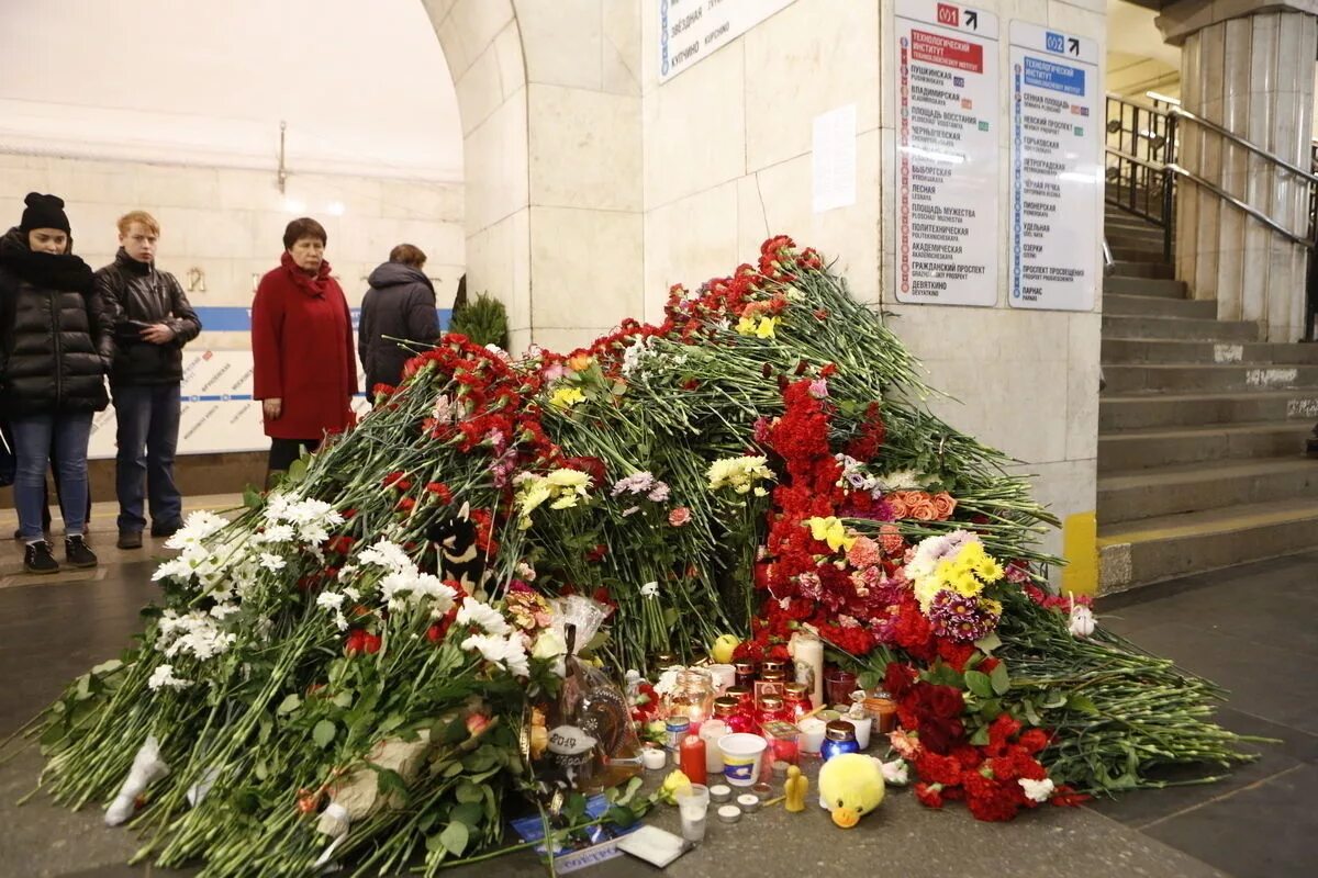03 04 2017. Теракт в питерском метро 2017. теракт в петербургском метрополитене (2017). взрыв в метрополитене санкт-петербурга 2017. теракт технологический институт 2017.