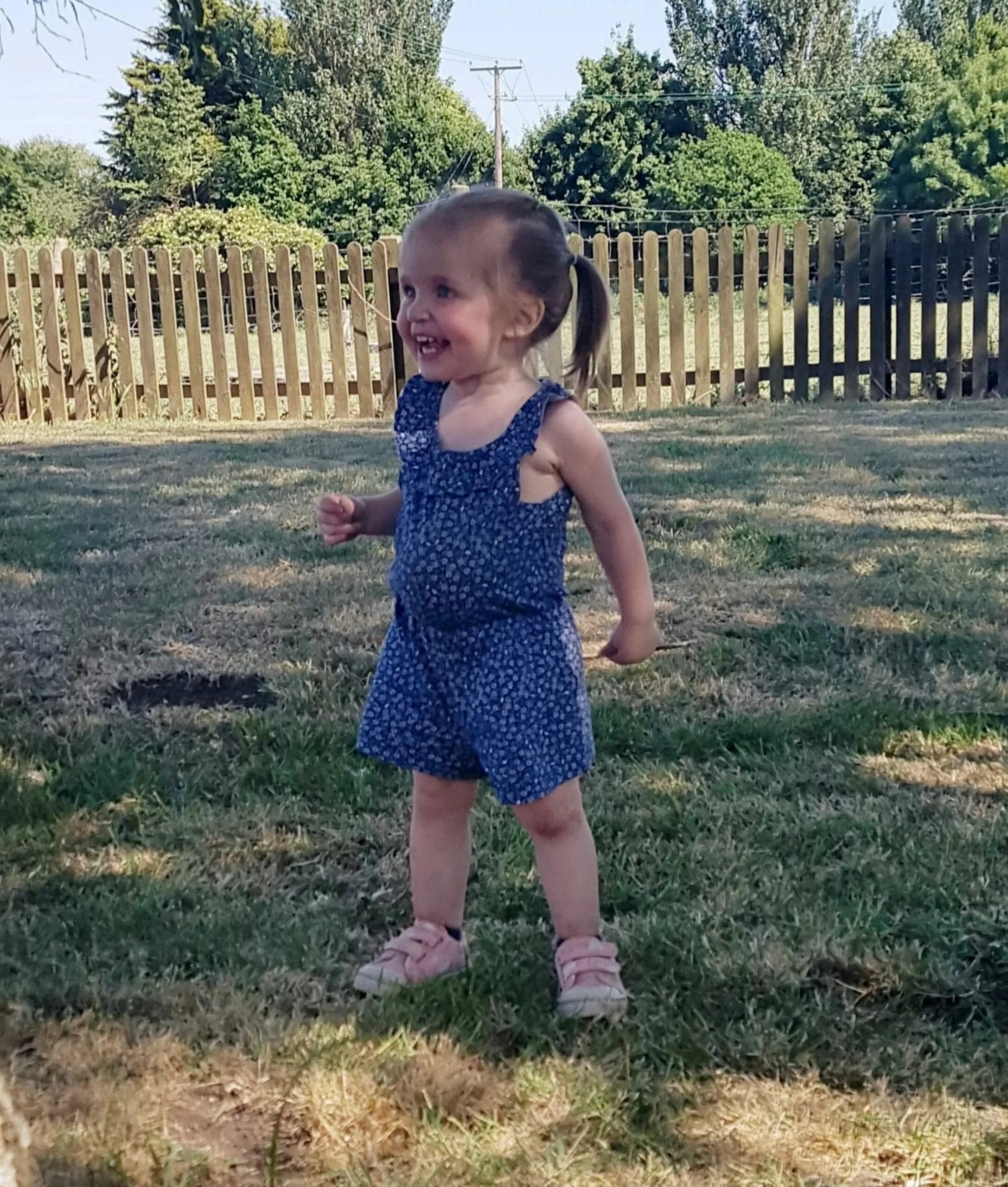 Девочка. Красивые маленькие девчонки. Девочка была совсем маленькая. Девочка была совсем маленькая. Девочка.