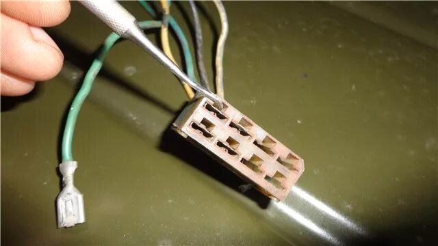Как достать провод из фишки. Клеммы 2114. клемма соединительная штекер ваз 2107. вытащить провод из фишки задних фонарей ваз 2114. штекер контактной колодки аристон.
