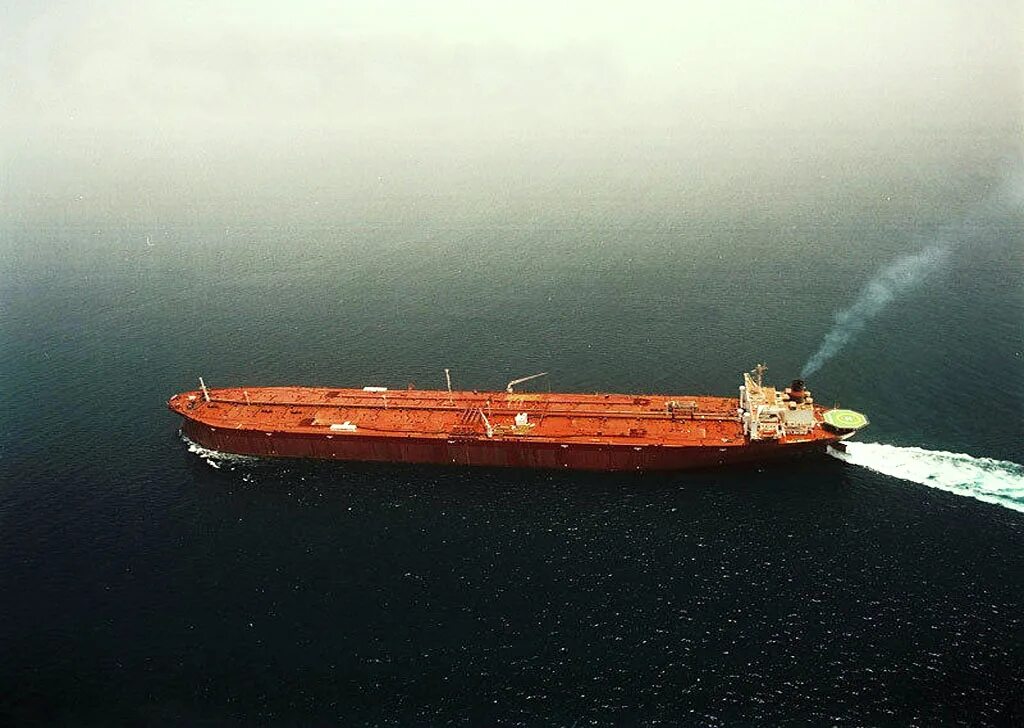 Список самых больших судов. Самый большой корабль в мире кнок Невис. Танкер кнок Невис. Самый большой нефтеналивной танкер в мире. Самый большой танкер Knock Nevis.