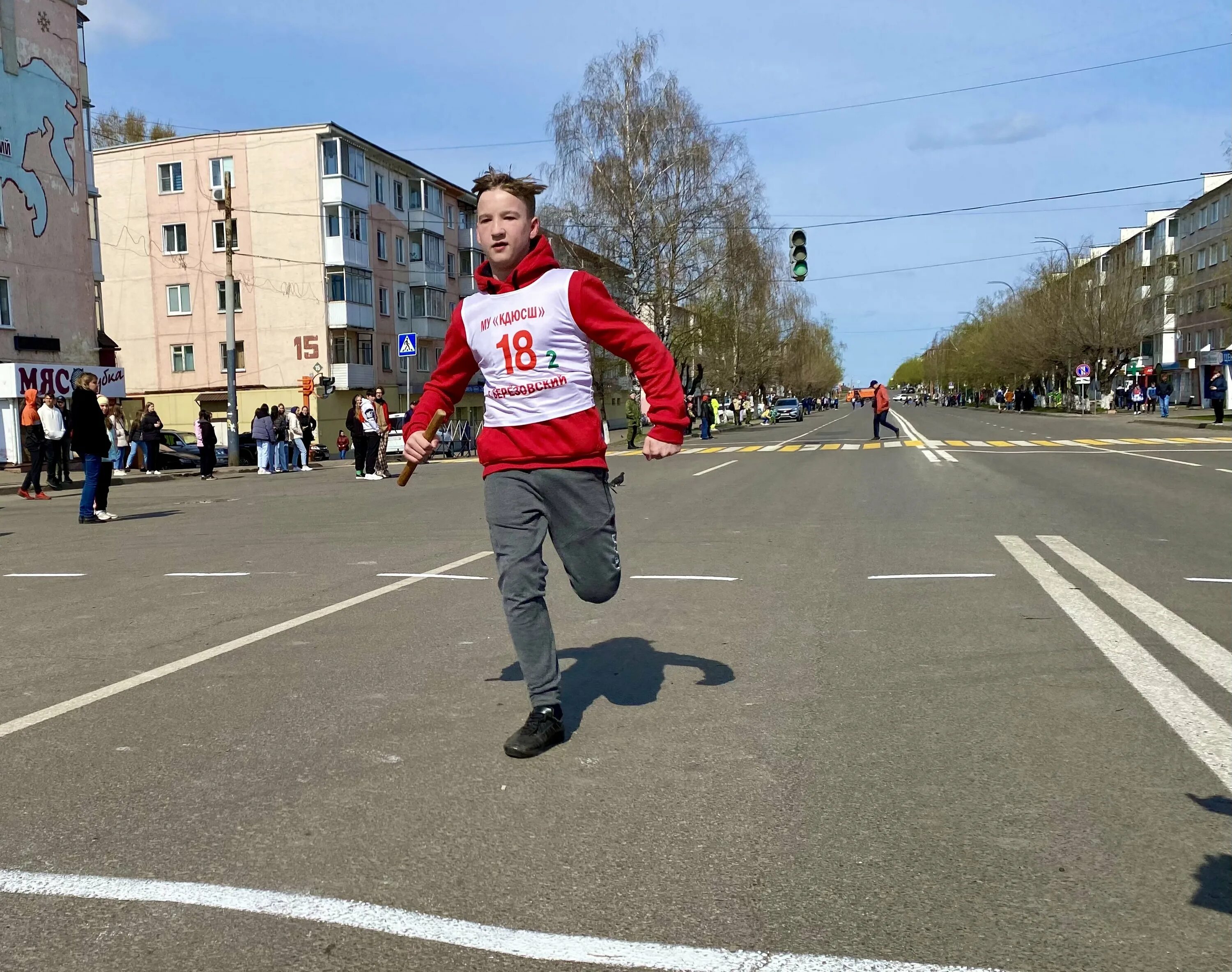 украшения ко дню победы. украшение здания к 9 мая. день города оформление. украшение города к 9 мая. стенд к 9 мая.
