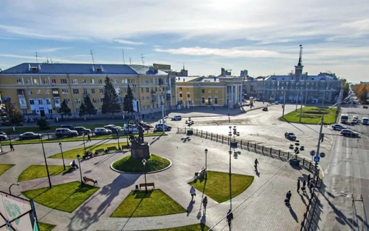 Площадь октября барнаул. Барнаул Октябрьская площадь. Город Барнаул площадь октября. Главная площадь октября в Барнауле.