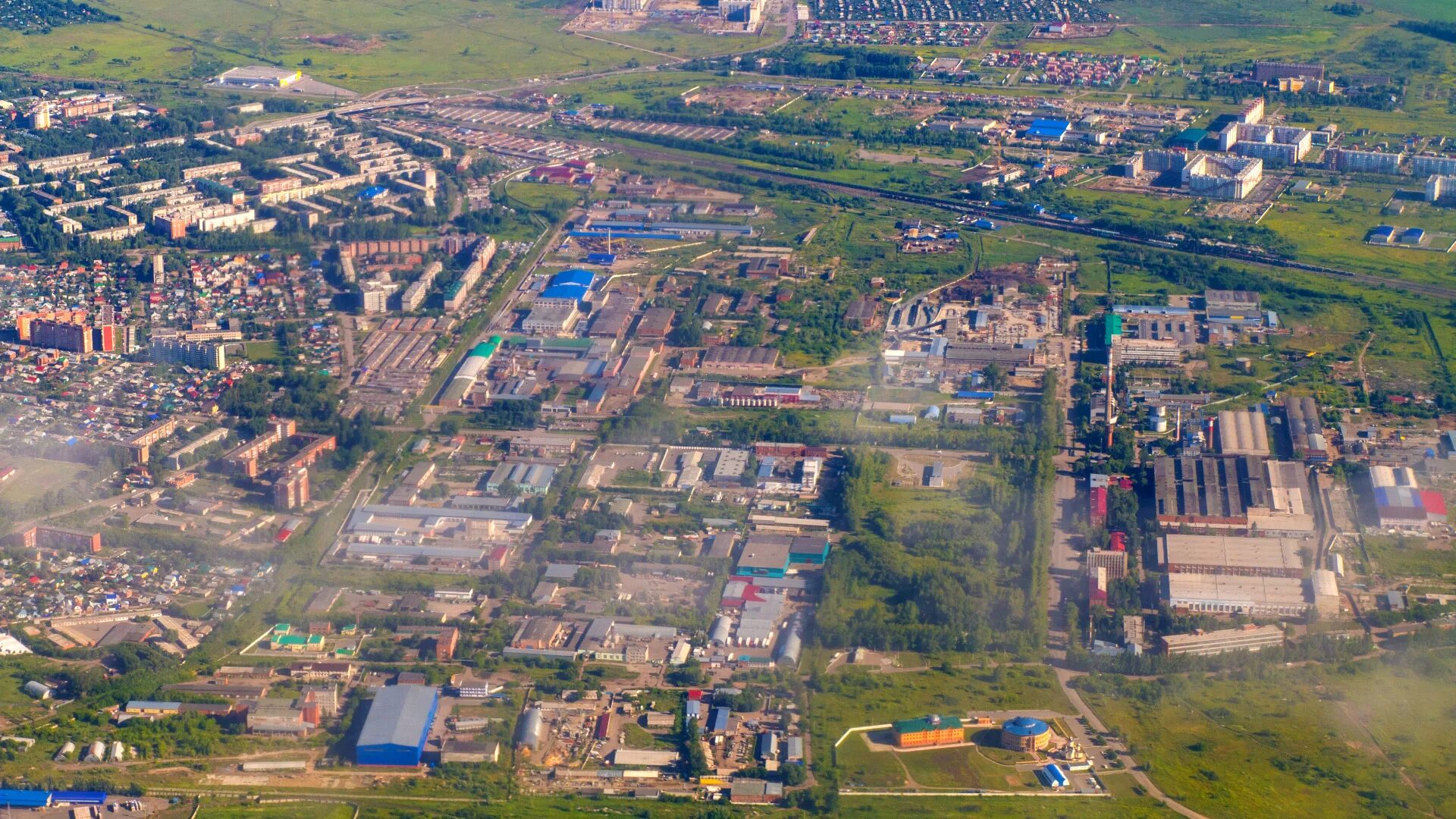 Поселок ново октябрьский. Посёлок городского типа никель. Пгт Карагайлинский Кемеровской. Амурский поселок Омск с высоты птичьего полета. Поселок Промышленная Кемеровская область вид сверху.