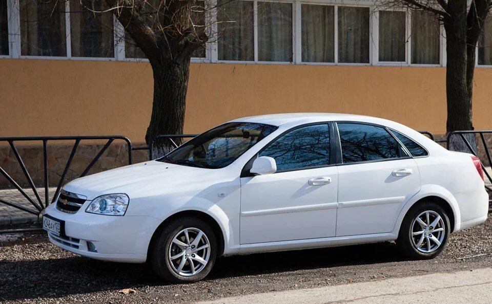 Chevrolet Lacetti 1. Lacetti 1.6. Chevrolet Lacetti 1.8 белый. Шевроле Лачетти белая. Лачетти 1.8 купить