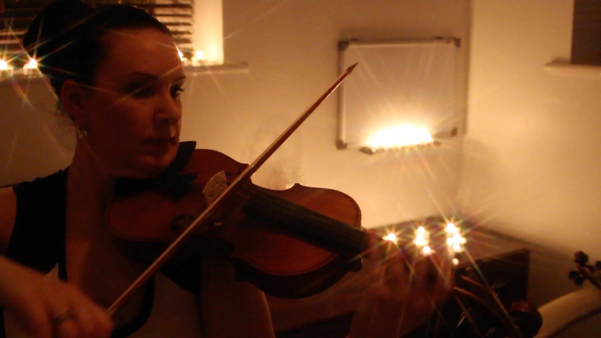 Viola песня на французском. Романс скрипка. Певец Соло романтичный.