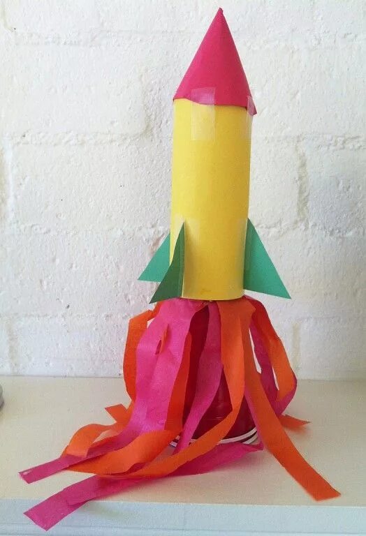 Ракета поделка в сад. Ракета поделка. Ракета поделка для детей. Поделка ракета для детского сада. Поделка ракета из бумаги.