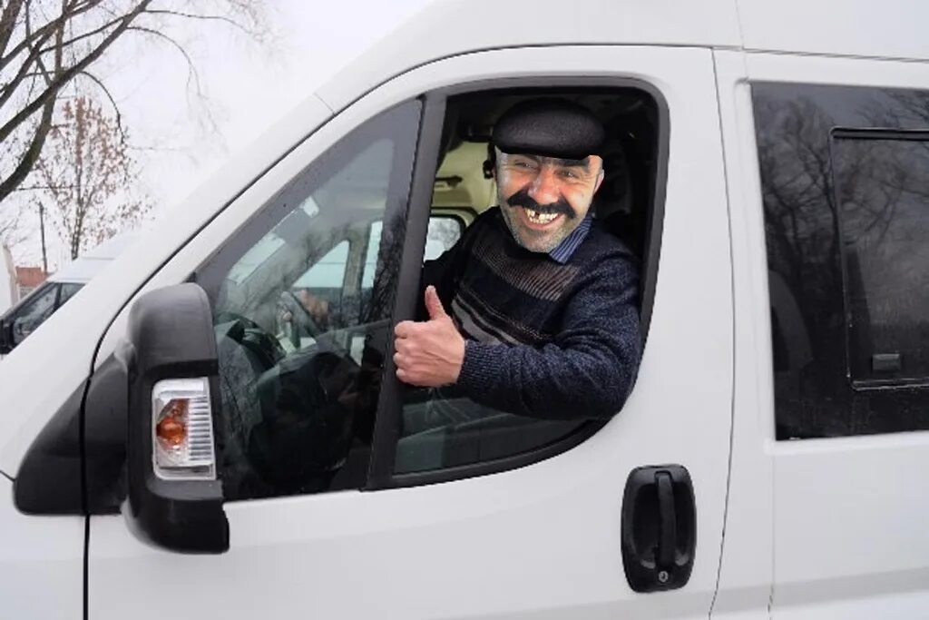 Водитель микроавтобуса категории b. Безумный маршрутчик. Водитель маршрутки. Водитель микроавтобуса вакансии. Водитель маршрутки.
