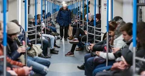 Метро уступайте места женщинам
