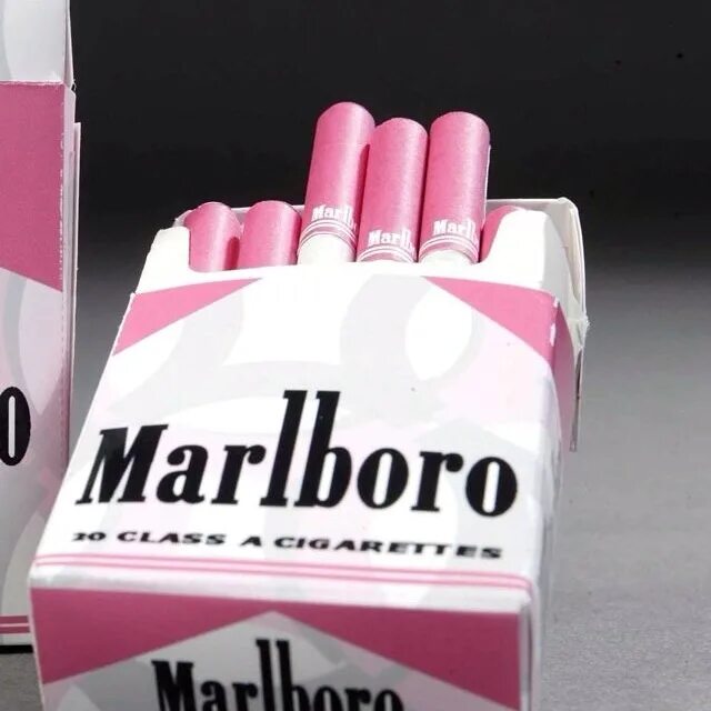 Сигареты мальборо в руках. Сигареты со сладким фильтром. Сигареты marlboro premium black. Мальборо сигареты 90. Красивые сигареты.