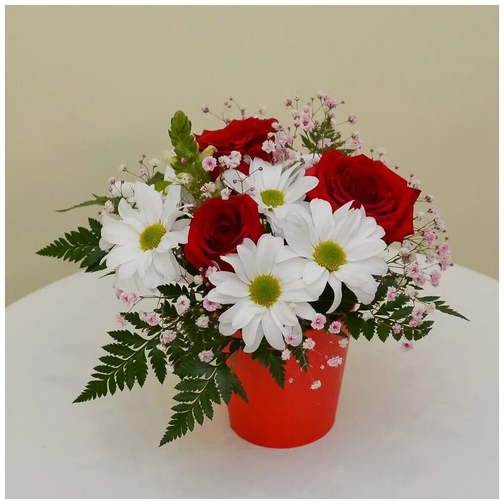 букет презент. съедобный букет для бабушки. букет в кульке. букет презент. кулек из конфет.