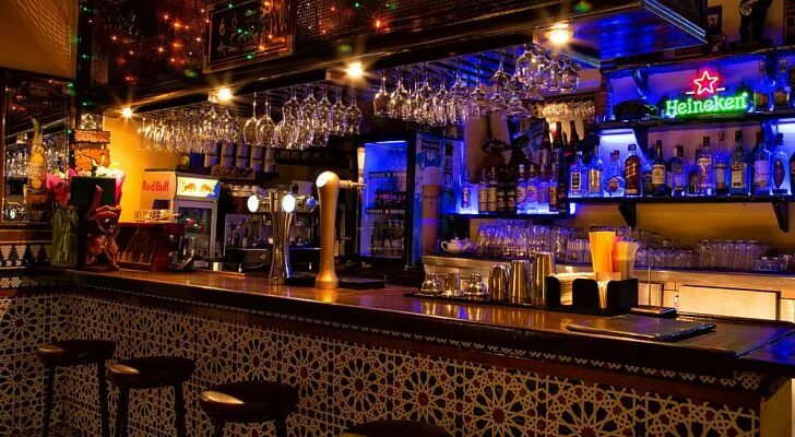 Милимон самара. Ваще огонь ресторан самара. Огонь bbq ratskeller екатеринбург. Мясной ресторан ваще огонь самара. Бар стрелка берсеневская набережная.