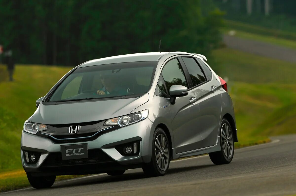 Машина honda fit. Хонда фит 2015 гибрид. Honda Fit 2013 Hybrid. Хонда фит 3 поколения. Honda Fit 2015 LX.