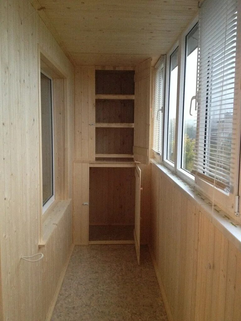 Дом обделанный сайдингом. Сайдинг дачный домик 2 этаж. Отделка балкона. Отделка лоджий уфа. Обшить балкон уфа.