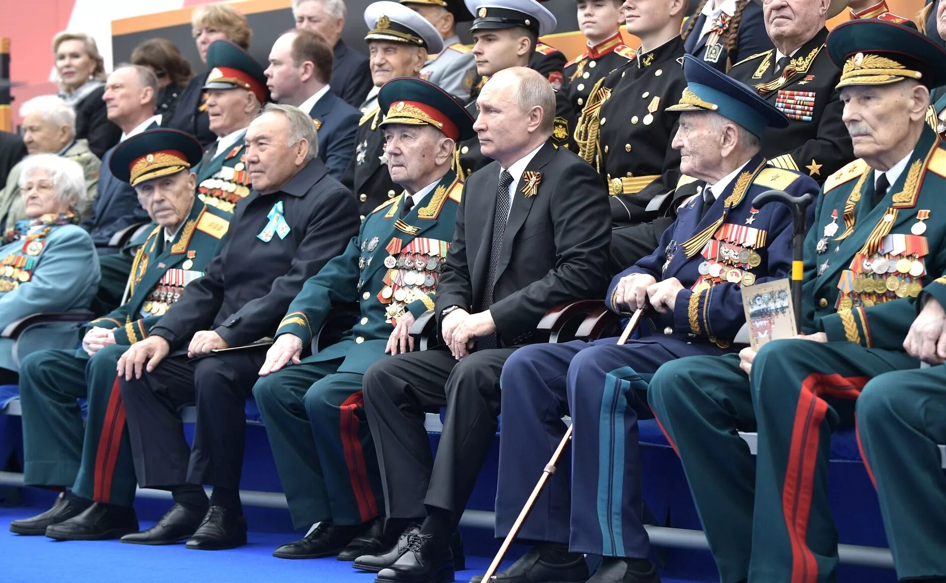 Президентские войны. Ветераны на параде Победы.