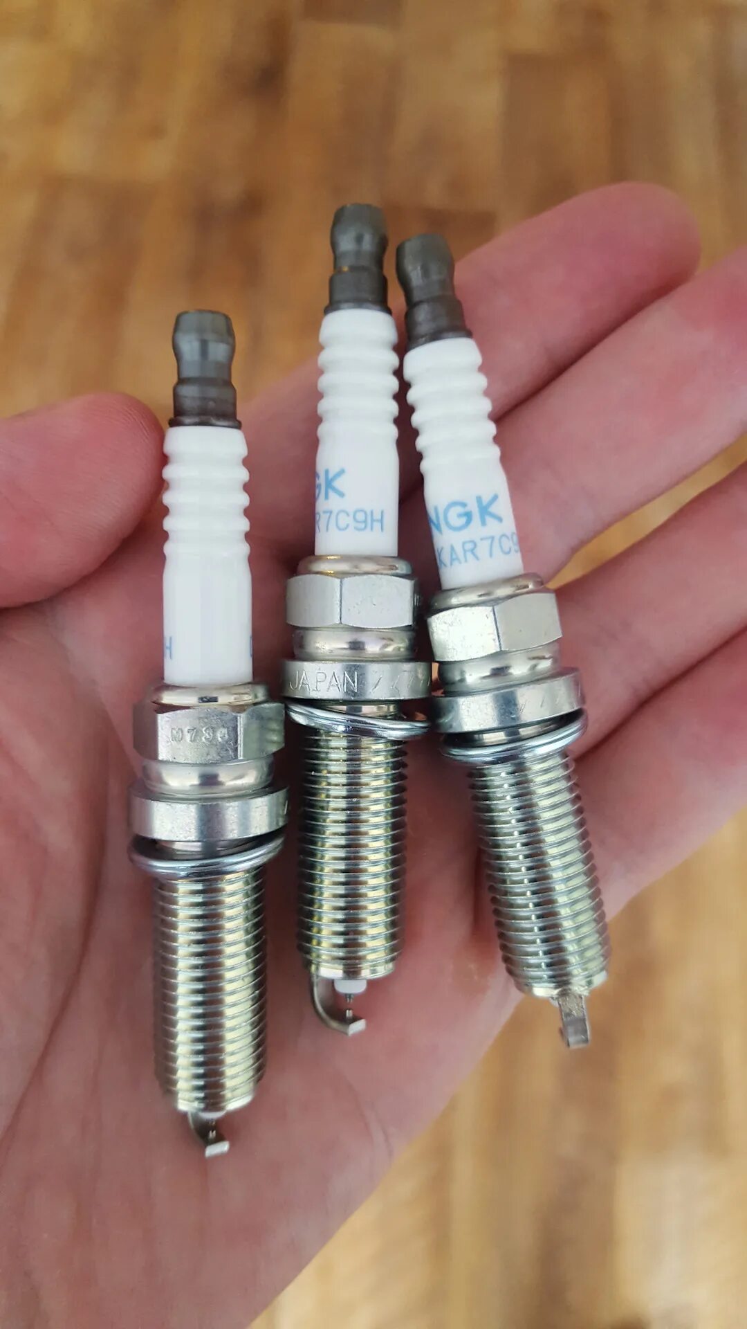 Свечи нжк иридиевые с калильным числом 8. Свеча иридиевая denso hyundai xj250. Свечи зажигания denso k20pbps10. Преимущества свечей. Ректальный способ введения преимущества и недостатки.