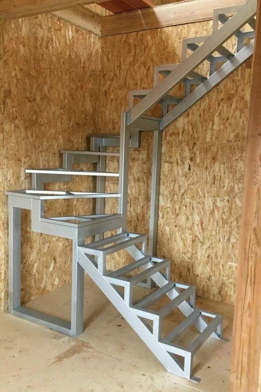 лестница межэтажная металл дерево. забежная лестница на 180 на монокосоуре. металлокаркас лестницы монокосоур. лестница на 2 этаж на косоурах. винтовая лестница на монокосоуре на второй этаж.