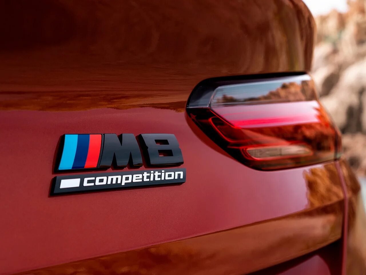 М 8 сайт. БМВ м8. БМВ М 8 Компетитион. Шильдик BMW m5 Competition. BMW m8 Competition Convertible.