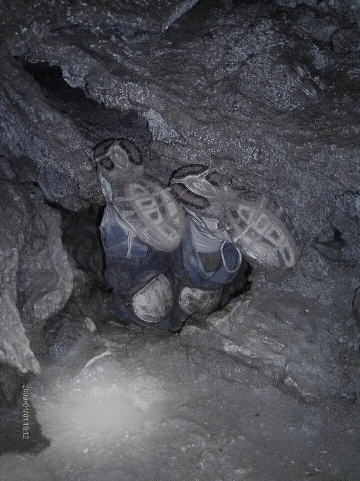 Джон джонс пещера натти патти. Джон джонс пещера натти патти. Джон джонс пещера натти патти. Джонс джонс пещера нати пати. Натти патти джон джонсон.