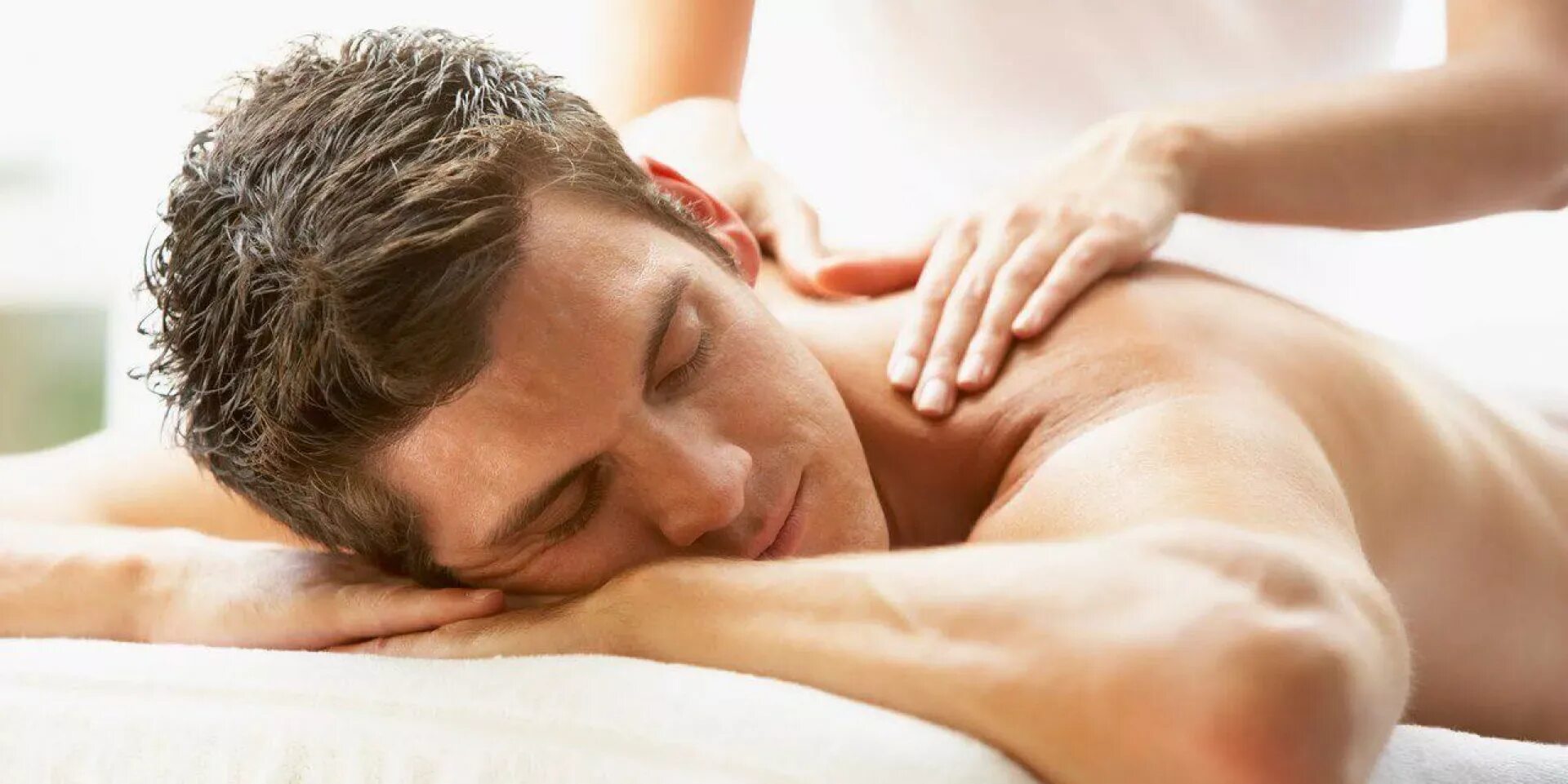 Huge massage. Массаж картинки. Массаж мужчине. Массаж спины мужчине. Массаж шеи.