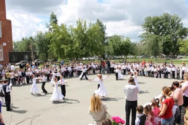 Сайт лицея 95 челябинск. Школа 95 Челябинск. Школа 95 лицей Челябинск. Академический лицей № 95, Челябинск. 95 Лицей Челябинск молдавская.