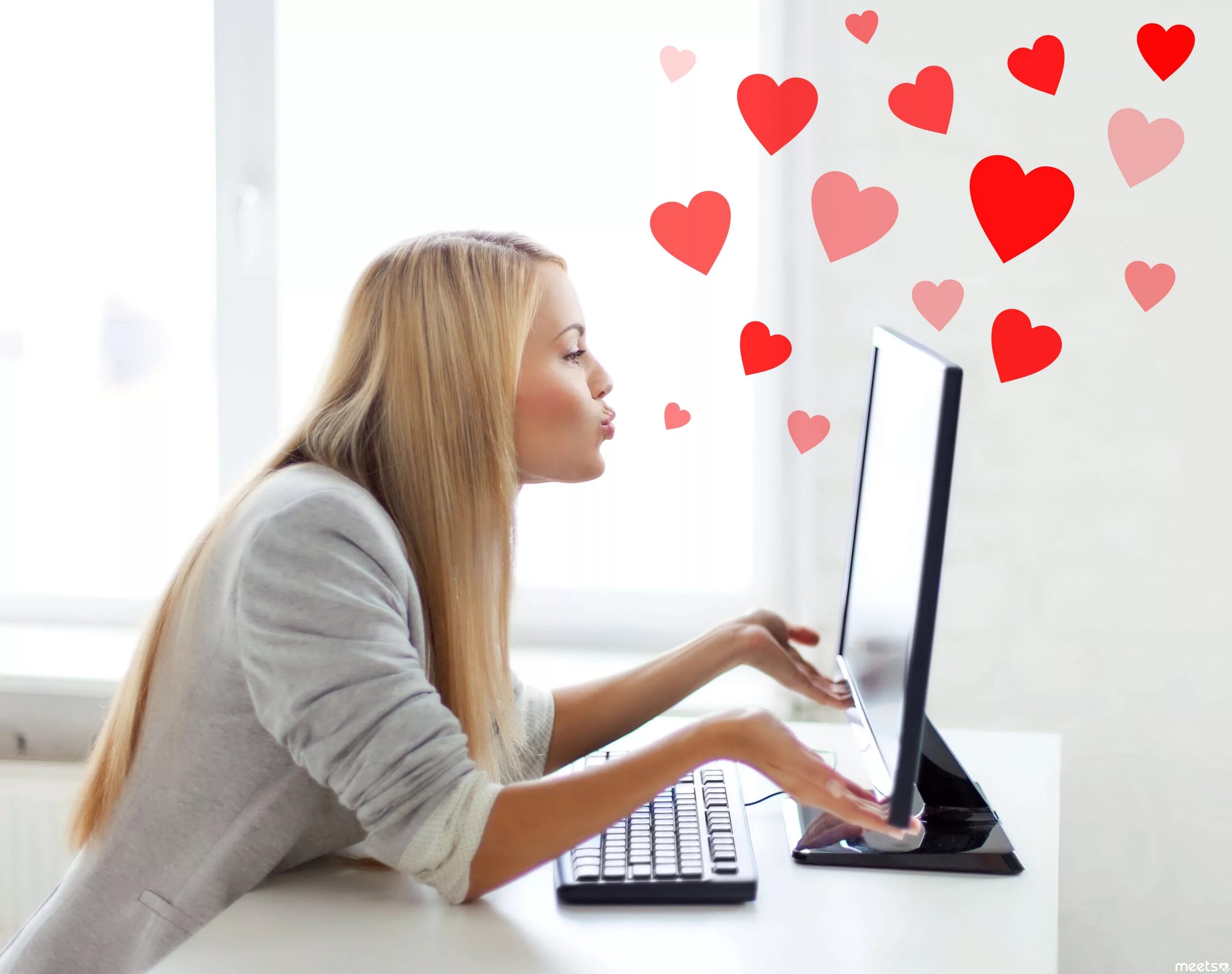 Доступная виртуальная. Интернет любовь. Общение в социальных сетях. Любовь к клиенту. Разговор в интернете.