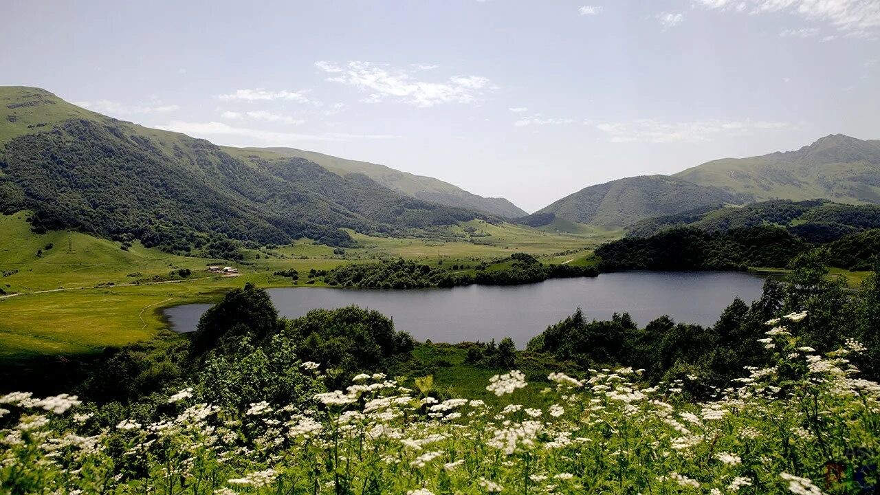 Южная осетия алания. Памятник в южной осетии в цхинвале. Цхинвал горы. Крепость зылды масыг. Село эрман южная осетия.