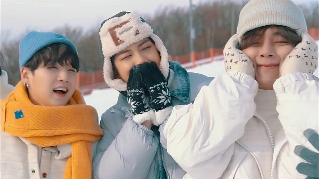 Зимние бтс. BTS Winter package 2021. BTS Winter package 2021 Чонгук. БТС гритинг 2021. BTS Winter package 2020.