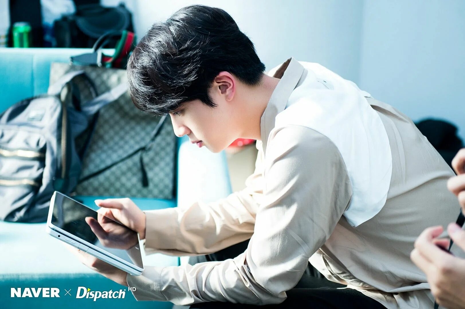 Dispatch. Dispatch k-pop. dispatch jin paparazzi.