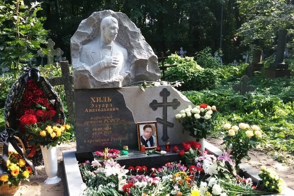 Могилы певцов