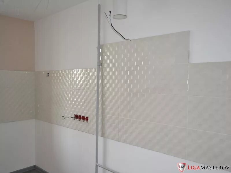 Pamesa cr sardonyx pearl. укладка керамогранита на фартук кухни. фартук из плитки 1200х600. фартук для кухни из керамогранита 600х1200. укладка фартука из плитки.