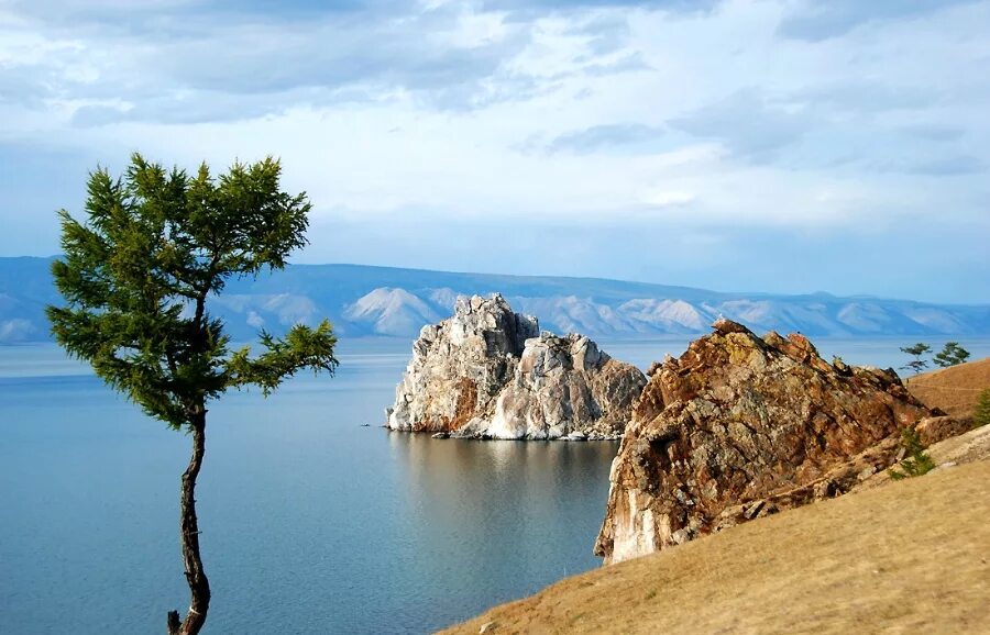 Озеро Байкал остров Ольхон. Озеро Ольхон на Байкале. Остров Ольхон Восточная Сибирь. Юг острова Ольхон. Разные места в россии