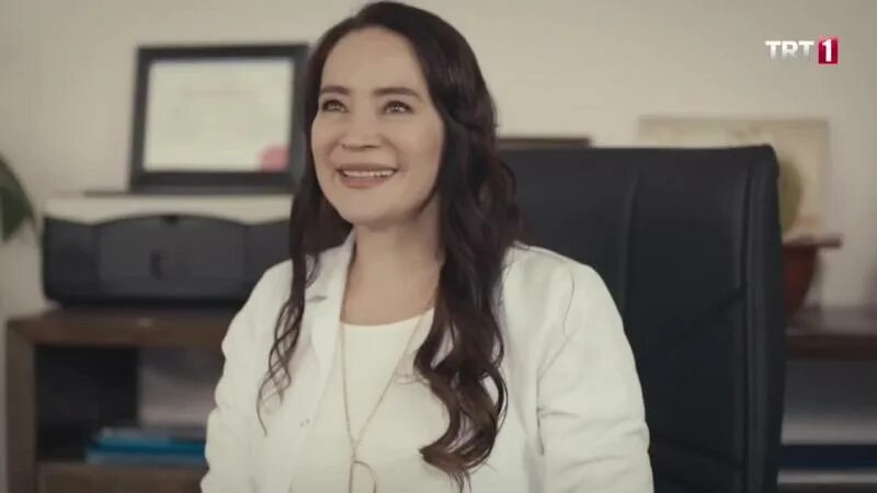 Elimi birakma сериал. Не отпускайте мою руку турецкий сериал. Турецкие сериалы с альпом наврузом. Elimi birakma сериал. Альп навруз не отпускай мою руку.