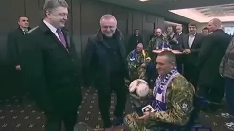 Слепой указывал дорогу безногий жал
