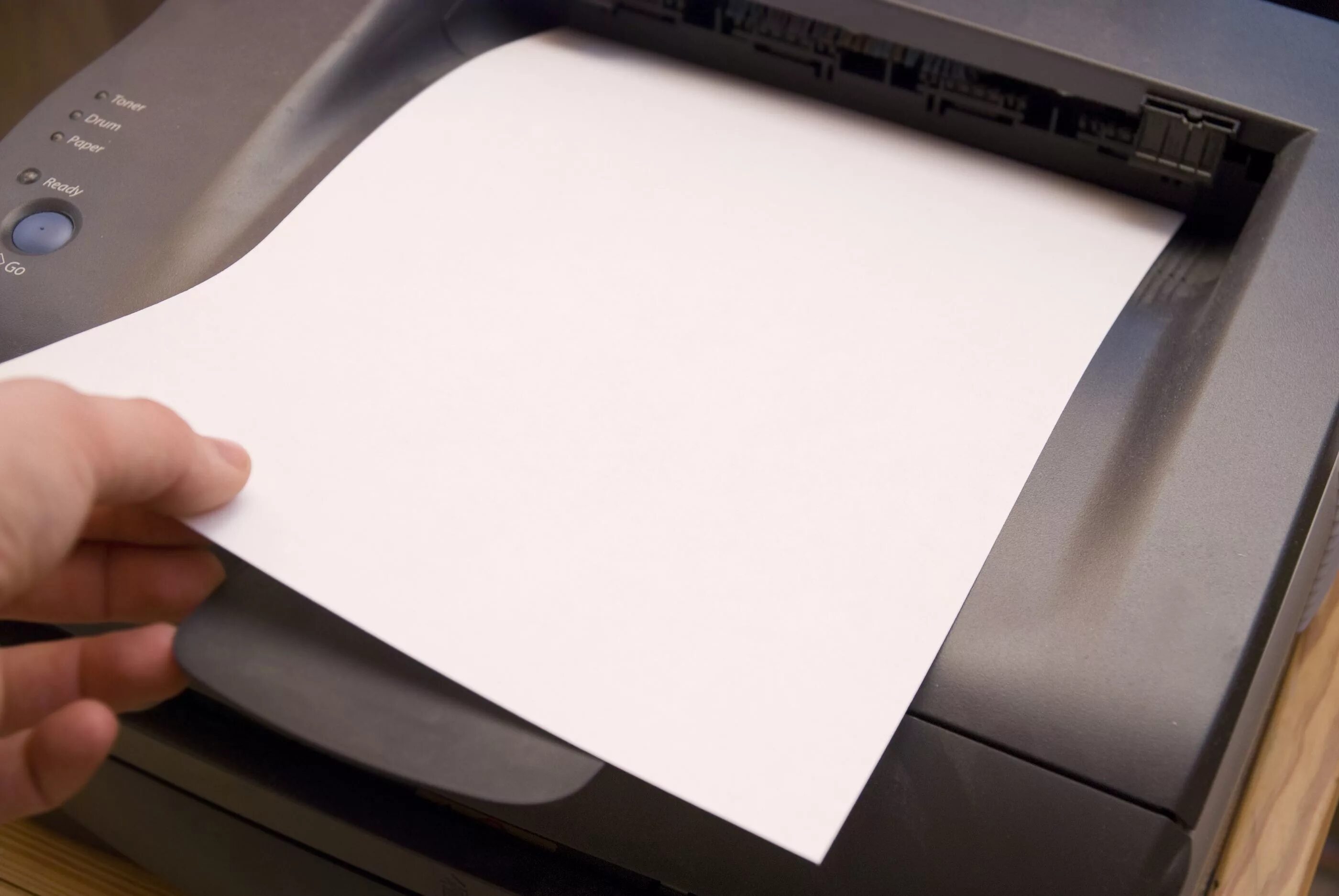 Лист белый с обратной стороны. Бумага для принтера. Бумага для печати на принтере. Бумага для МФУ. Лист из принтера.