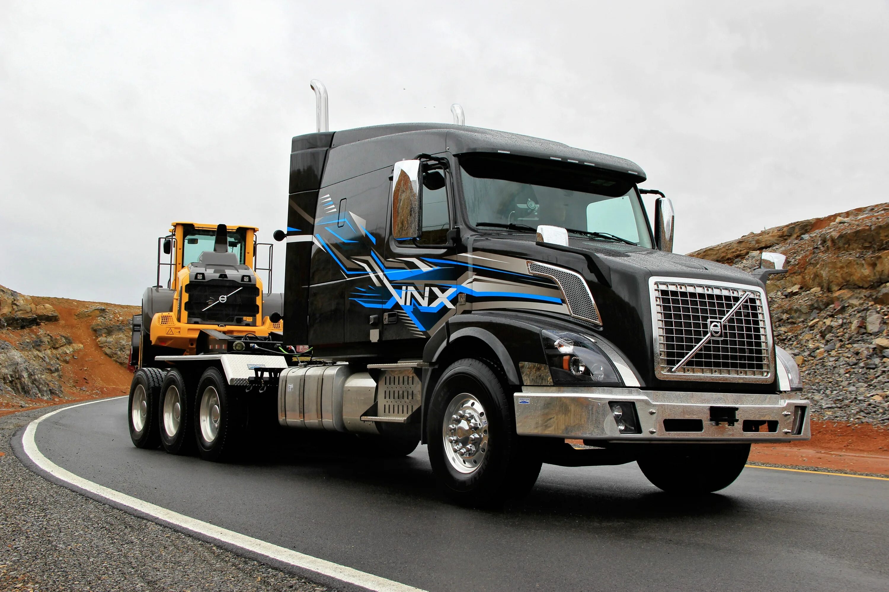 Вольво VNX. Volvo Trucks VNX. Вольво американский седельный тягач. Грузовик Вольво капотник.