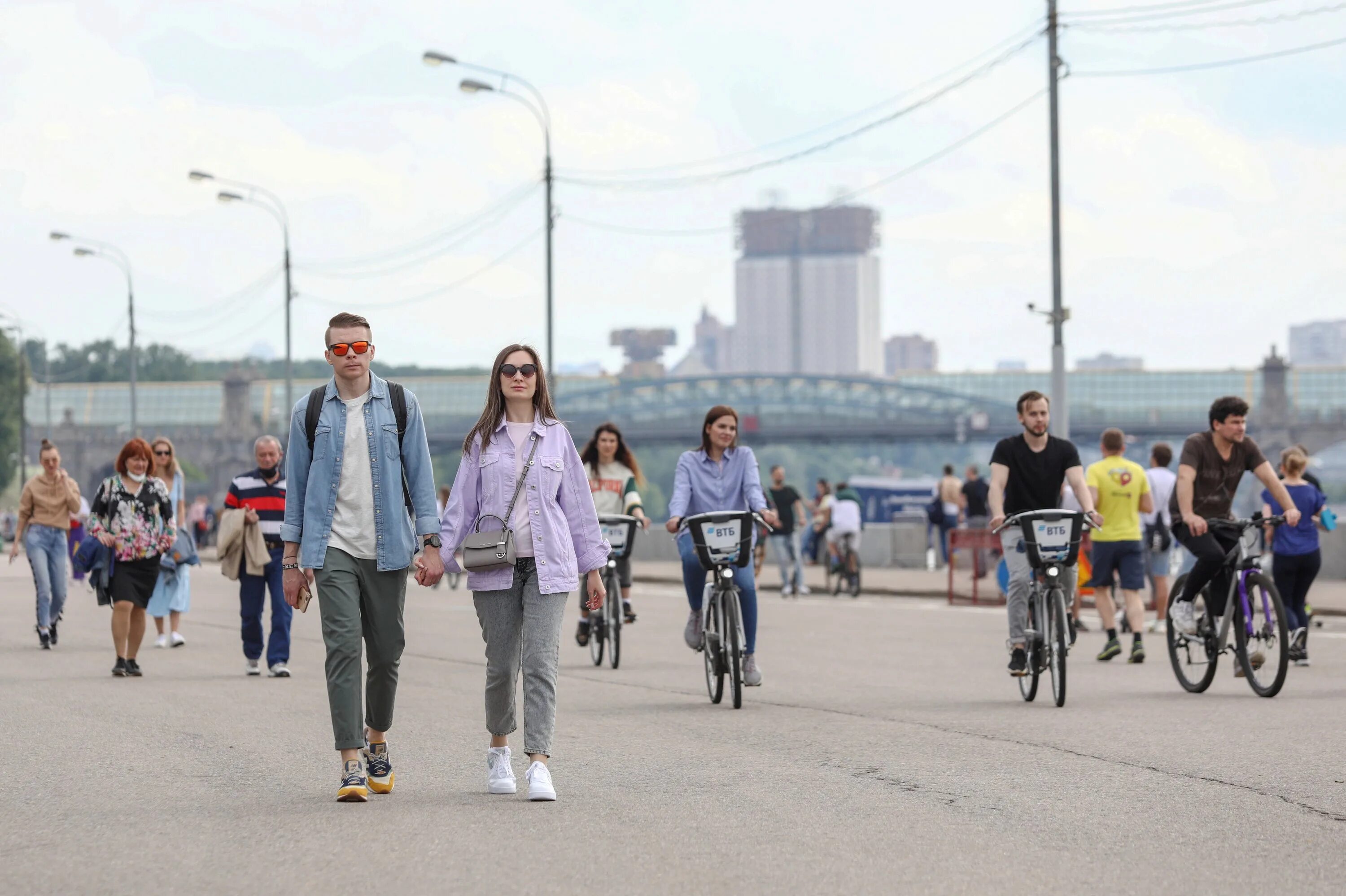 Лучшее лето 2020. Люди в городе. Люди на улице. Люди на улице города. Люди на улицах Москвы.