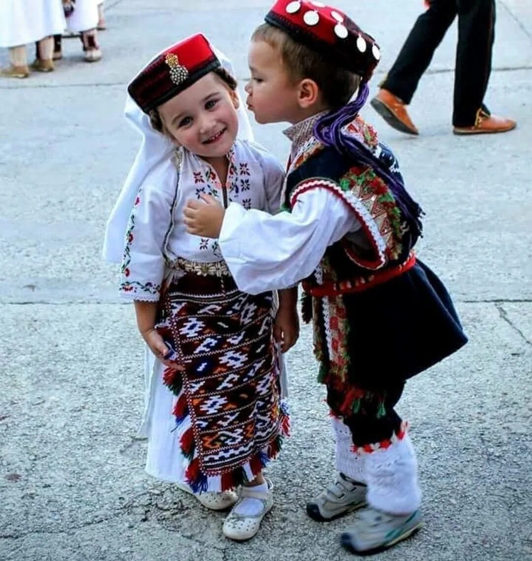 Детская национальная одежда. Хорватия национальный костюм. Сербия национальный костюм Сербия. Хорваты национальный костюм. Национальная одежда Хорватии.