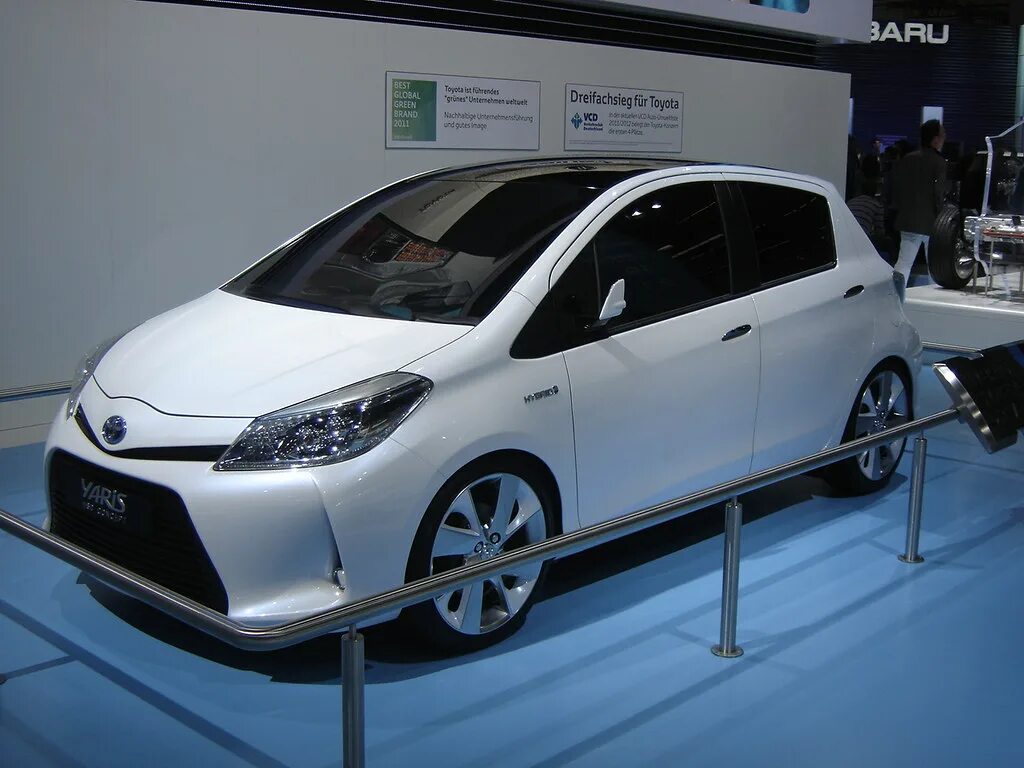 Тойота гибрид куплю россия. Toyota Hybrid. Электромобиль Toyota Yaris. Тойота гибрид 202ц. Тойота гибрид hvc1.