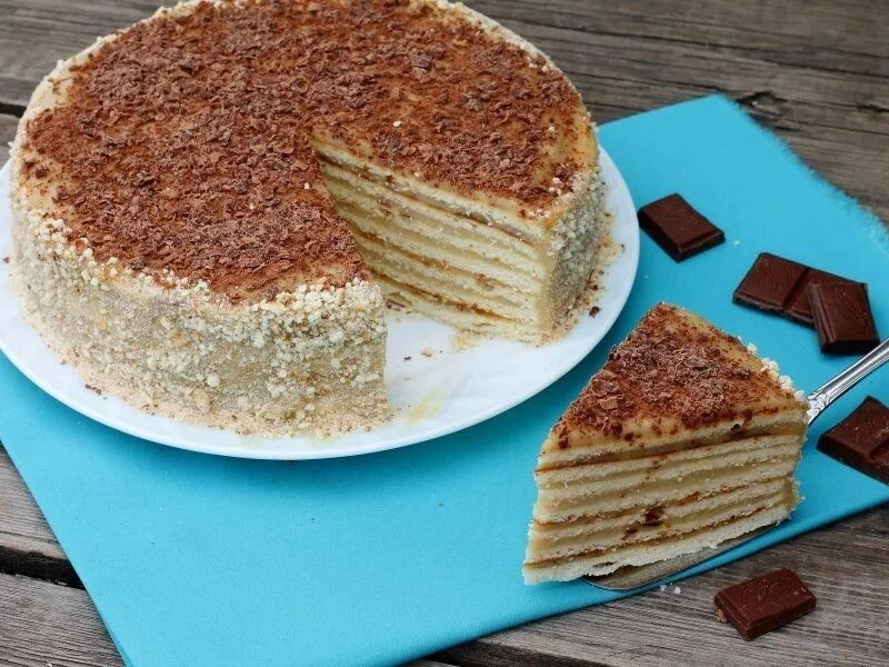 Торт из сгущенки. Торт со сгущенкой простой. Торт арахисовая коровка. Торт со сгущенкой рецепт простой и быстрый. Торт простой.