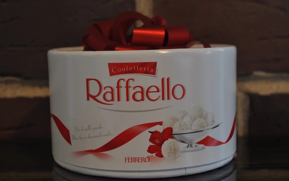 Сколько гр в рафаэлло. Конфеты Raffaello 100 гр. Конфеты Рафаэлло 240 г. Raffaello 90 г. Шоколад Raffaello 90г.