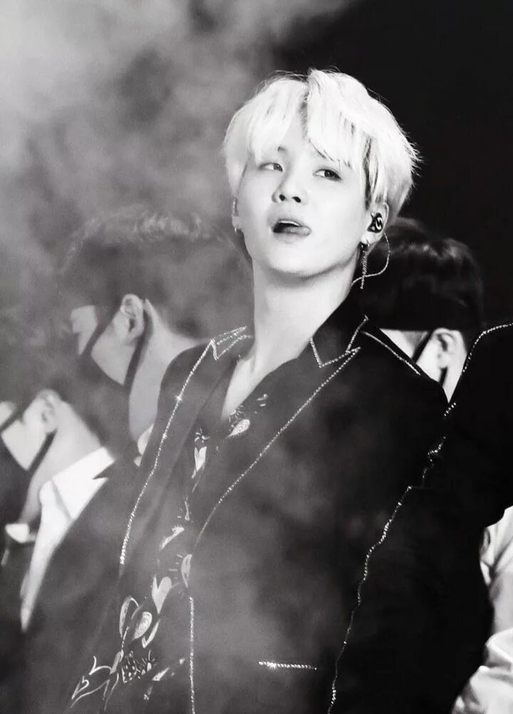 Юнги из bts. Мин юнги шуга. Фото юнги 1 1. Фото юнги 1 1. Suga блондин.