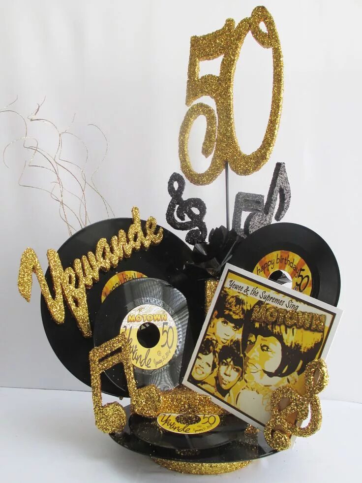 Украшение на юбилей 50. Подарок из конфет мужчине. На 50 лет мужчине своими руками. Сувенир на юбилей мужчине. Сладкий букет для мужчины на 50 лет.