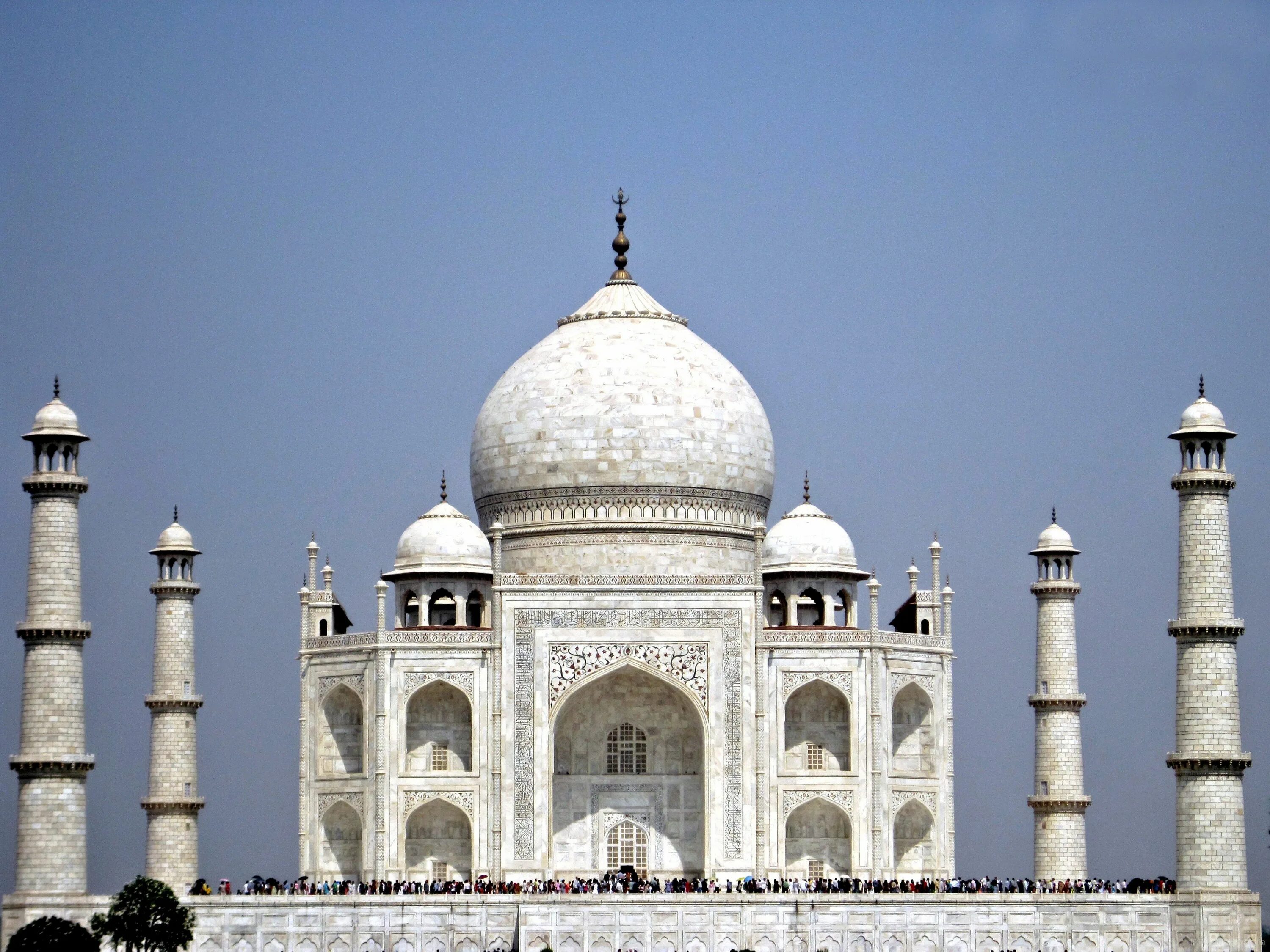 Арабские здания. Мечеть в Индии Тадж Махал. Архитектура Индии Тадж Махал. Белый храм в Индии Тадж Махал. Тадж Махал купол.