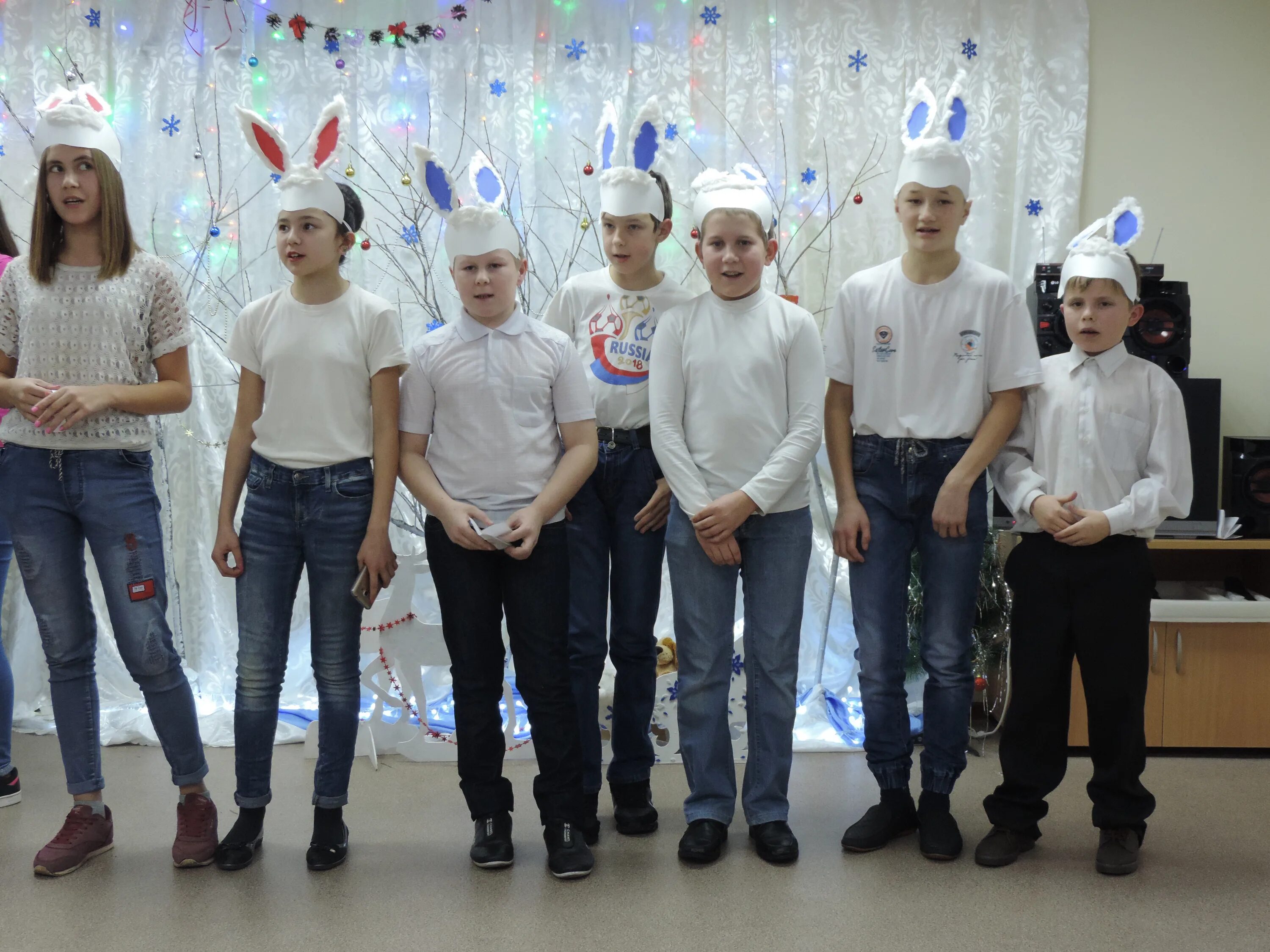 Идеи конкурсов на новый год в школе. Конкурсы на новый год в школе для старшеклассников. сценка для нового года для старшеклассников в школе. новогодний вечер в школе для старшеклассников. конкурсы на нг для старшеклассников.