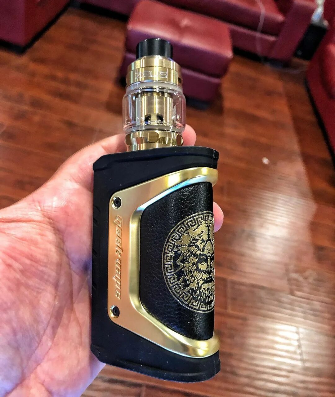 Geekvape luxury. Вейп Aegis Legend. АЕГИС легенд Зевс. Geek Vape Aegis Legend Zeus Vape Kit. Aegis Legend боксмод.