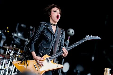 Sarah halestorm