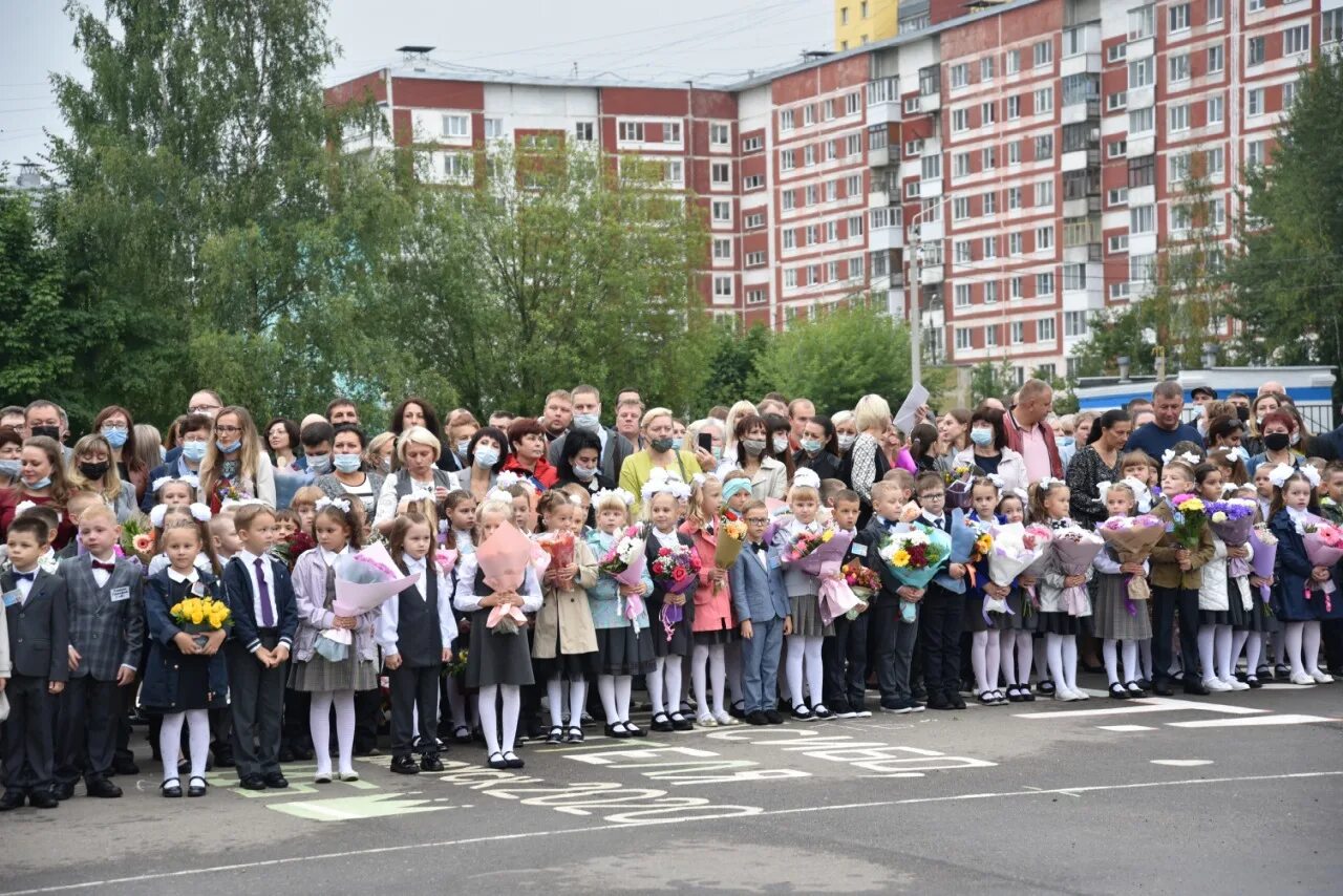 Школа 1 Смоленск. 33 Школа Смоленск. 33 Школа Смоленск 1 сентября линейка. Ученики 367 школы. Сайт 29 школы смоленск